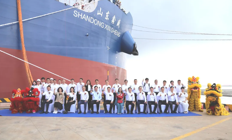 全球首例新造碳捕集82000噸散貨船DOLPHIN82交付起航